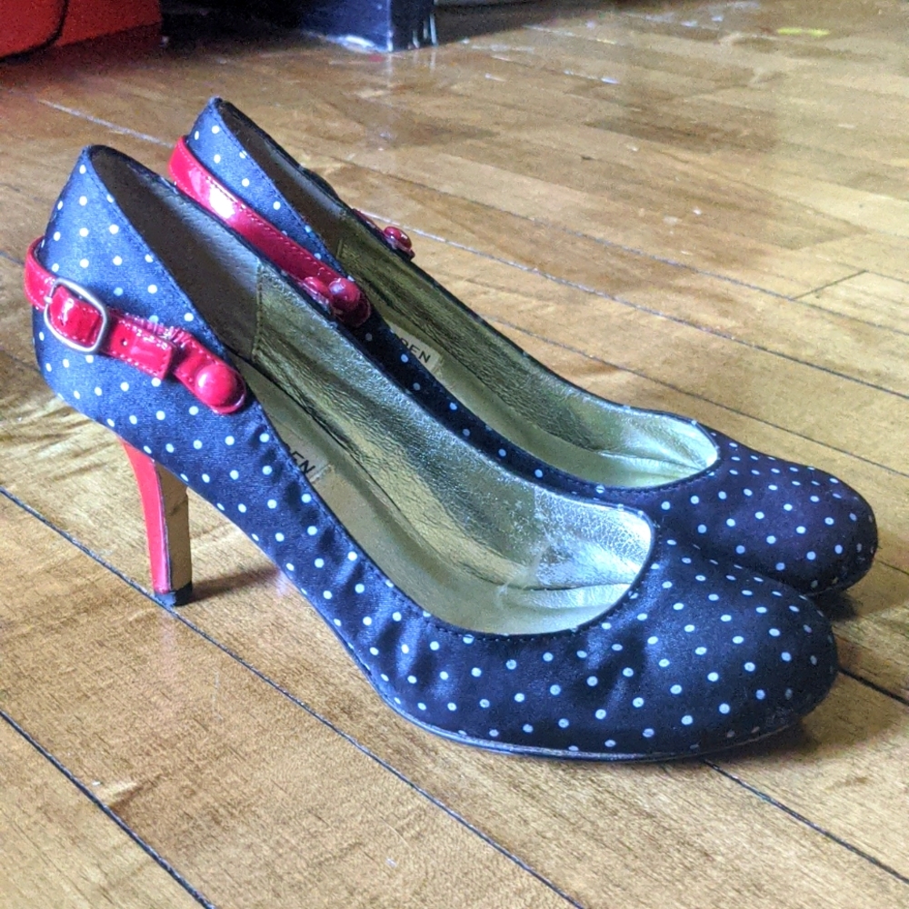 STEVE MADDEN VERSATILE POLKA DOT RED/BLAK/WHITE LEATHER HEELS
